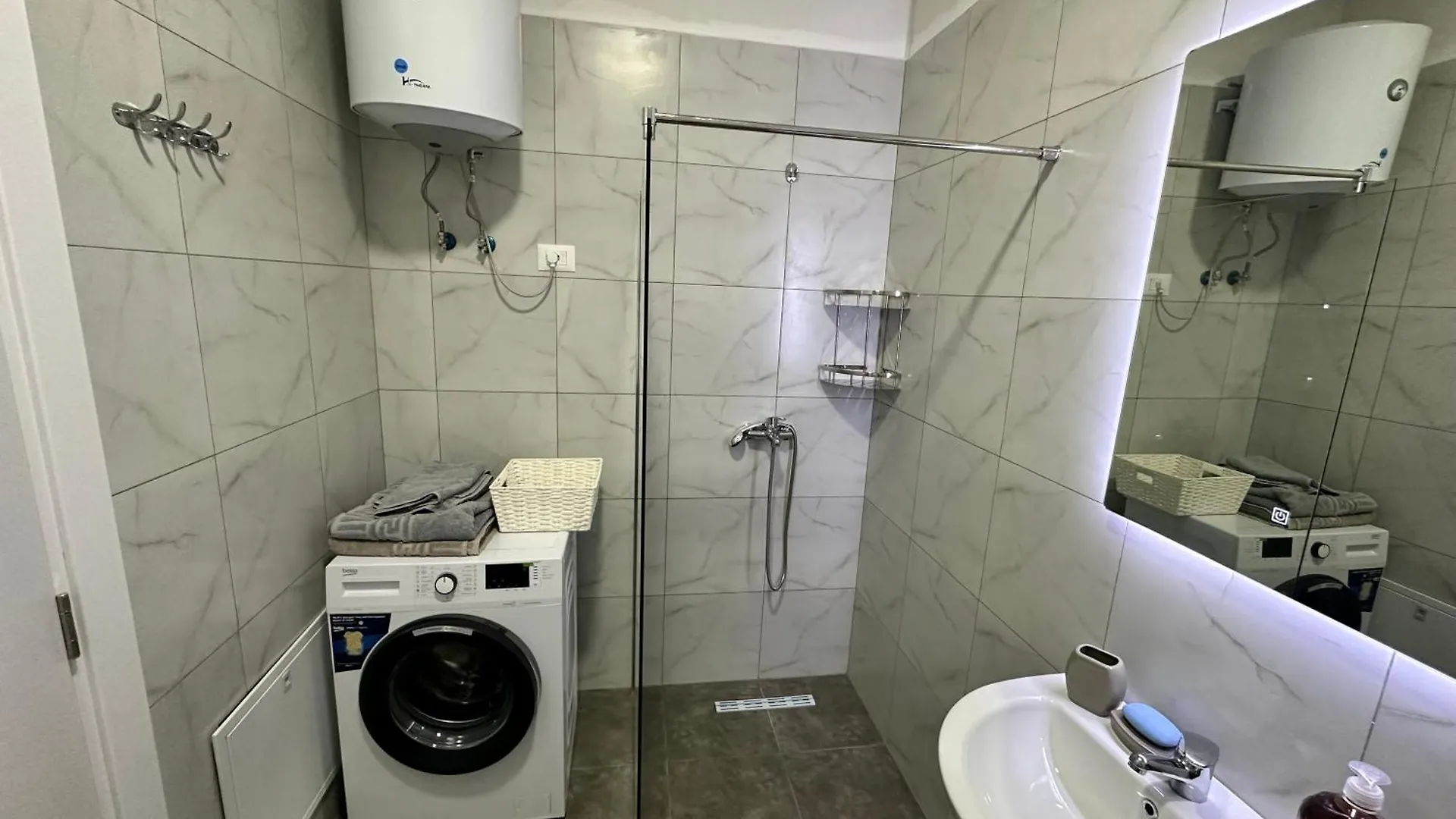 Luxury Apartment With Parking Tirana